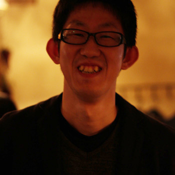 産業技術専門学校の教員。吉田くん