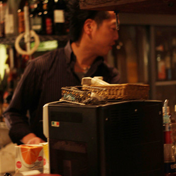 高校の同級生。イル・パパトーレのオーナー。行部澤淳一